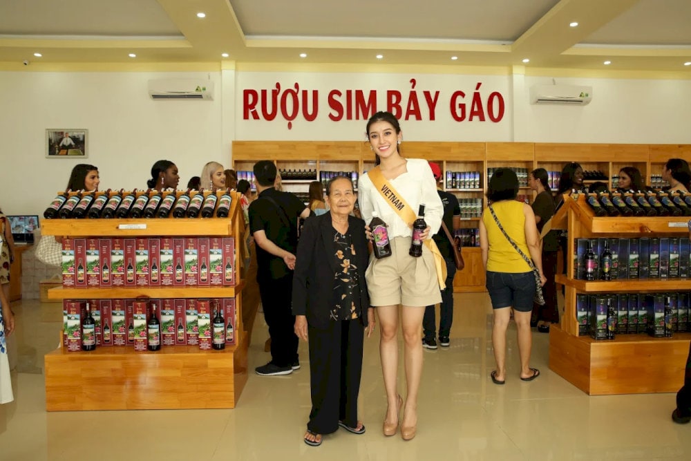 Make sure to buy from trusted stores and in-season for the best freshness, like wild sim fruit in the end-of-year season